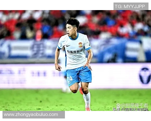 段刘愚正式加盟青岛西海岸足球队开启新征程展现无限可能